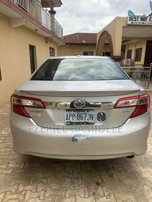 Toyota Camry XLE 4dr Sedan (2.5L 4cyl 6A) 2014 Silver
