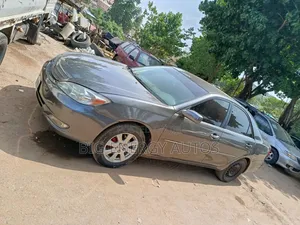 Toyota Camry LE 4dr Sedan (2.4L 4cyl 5A) 2005 Gray