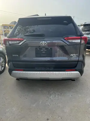 Toyota RAV4 2021 Matt Black