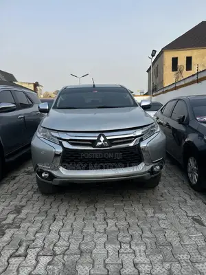Mitsubishi Montero 2017 Silver