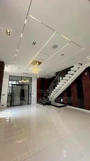 5bdrm Duplex in Chevron for sale