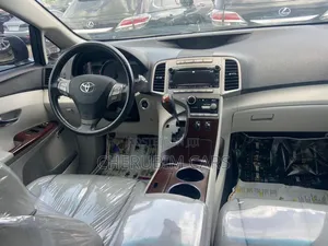 Toyota Venza AWD 2011 Gray