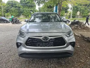 Toyota Highlander 2022 Silver
