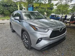 Toyota Highlander 2022 Silver