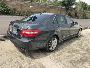 Mercedes-Benz E350 Base 4Matic Sedan AWD (3.5L 6cyl 7A) 2011 Gray