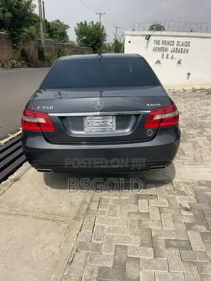 Mercedes-Benz E350 Base 4Matic Sedan AWD (3.5L 6cyl 7A) 2011 Gray
