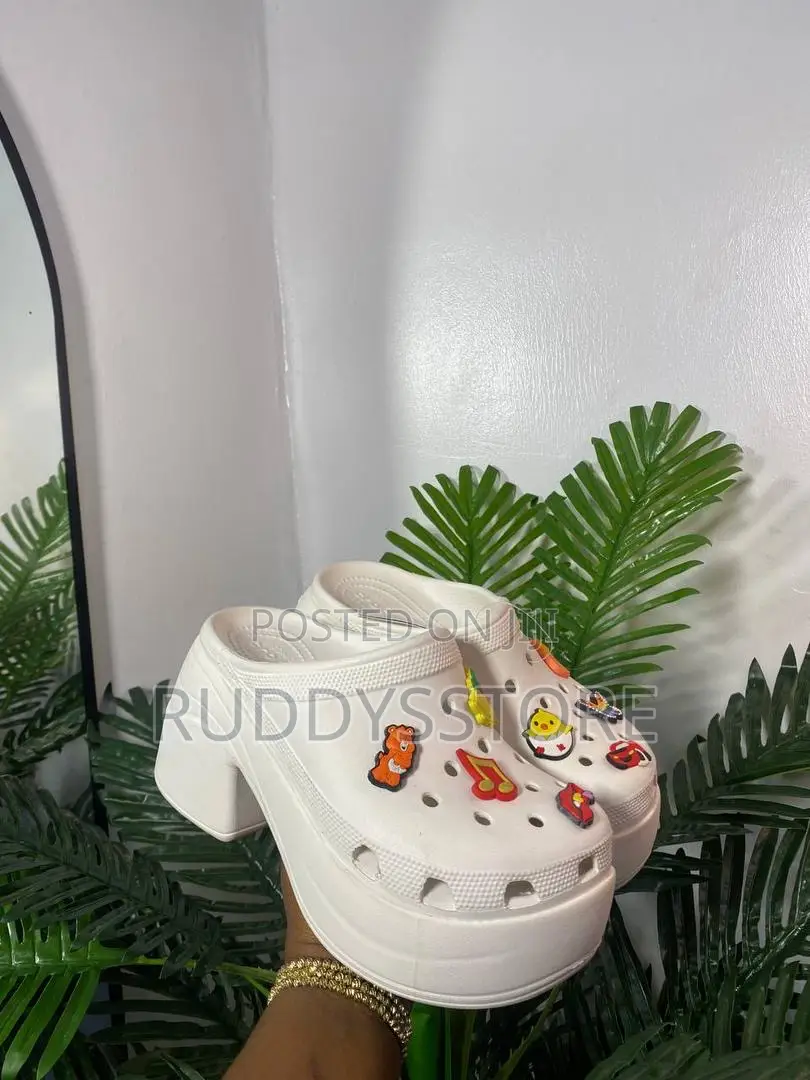 Platform Clogs – Elevated Comfort With Bold Everyday Style
