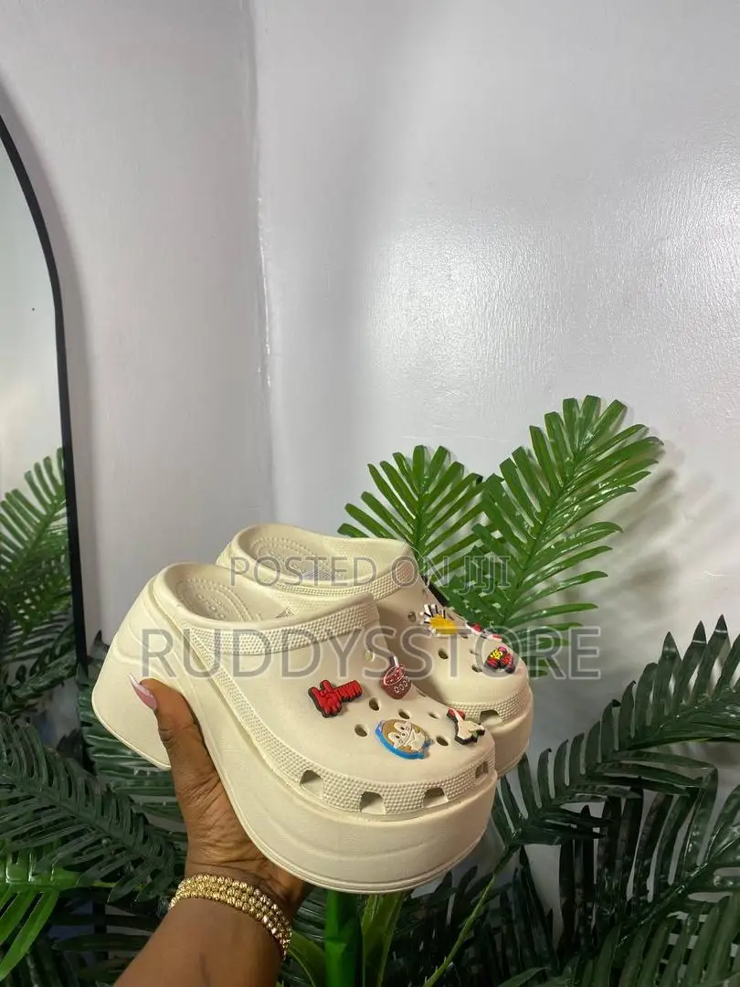 Platform Clogs – Elevated Comfort With Bold Everyday Style