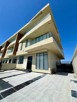 4bdrm Duplex in Chevron for sale