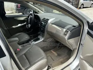 Toyota Corolla 2011 Silver