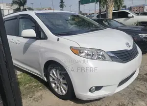 Toyota Sienna 2013 White