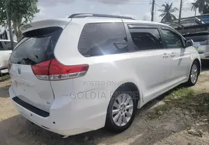 Toyota Sienna 2013 White