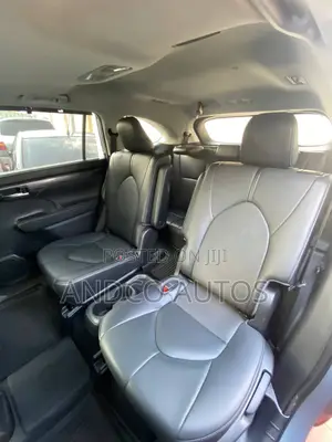 Toyota Highlander 2023 Blue