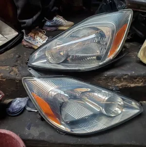 Headlights Toyota Sienna 2003 to 2004 Set