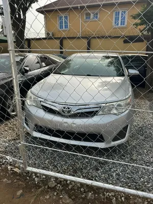 Toyota Camry LE 4dr Sedan w/Prod. End 11/13 (2.5L 4cyl 6A) 2014 Silver