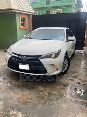 Toyota Camry LE 4dr Sedan (2.5L 4cyl 6A) 2016 White