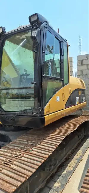 Caterpillar Excavator 322cl for Sale. Price: 215 Million