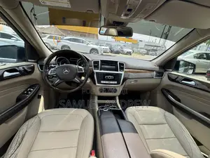 Mercedes-Benz M Class ML350 4dr SUV (3.5L 6cyl 7A) 2015 Blue