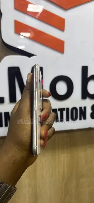 Apple iPhone X 64 GB White