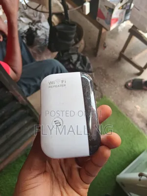 Portable White Wireless-N Wi-Fi Repeater