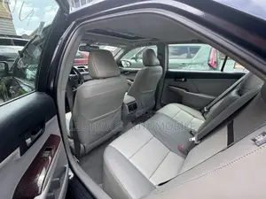Toyota Camry XLE 4dr Sedan (2.5L 4cyl 6A) 2012 Gray