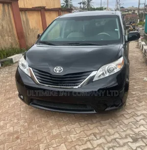 Toyota Sienna LE 7-Passenger 4dr Minivan AWD (3.5L 6cyl 6A) 2014 Black