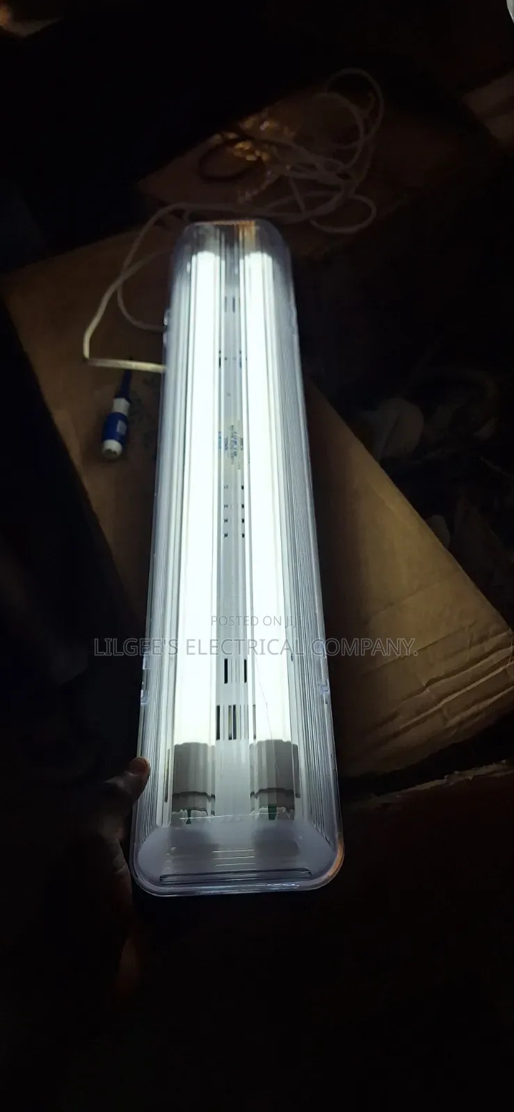Quality 2ft Flourescent Fitting