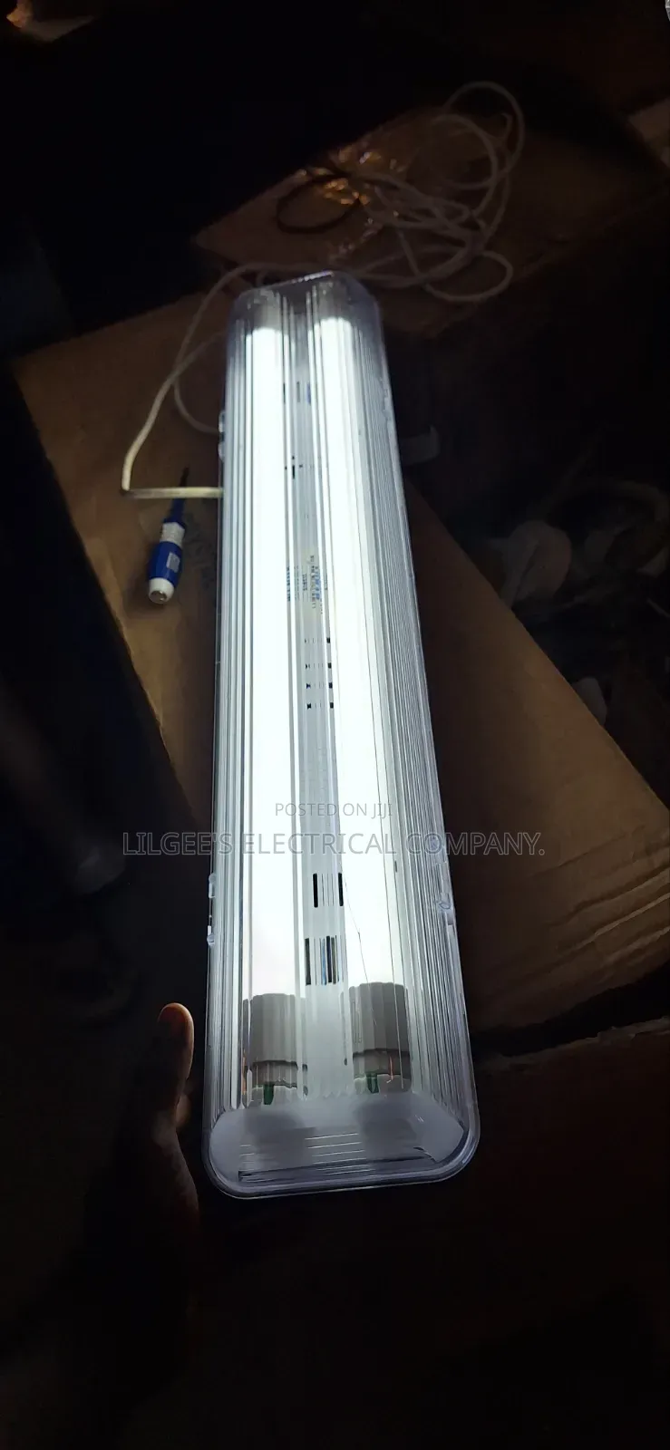 Quality 2ft Flourescent Fitting