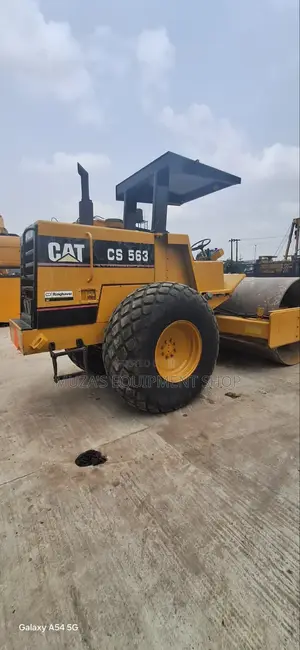 Caterpillar Smooth Drum Roller for Sale. Price: 135 Million