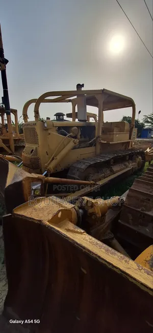 Caterpillar Bulldozer D8h With Ripper for Sale. Price: 130 Million