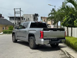 Toyota Tundra 2022 Silver