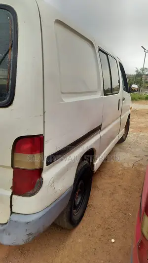 Toyota HiAce 2001 White