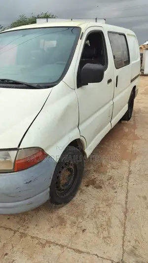 Toyota HiAce 2001 White