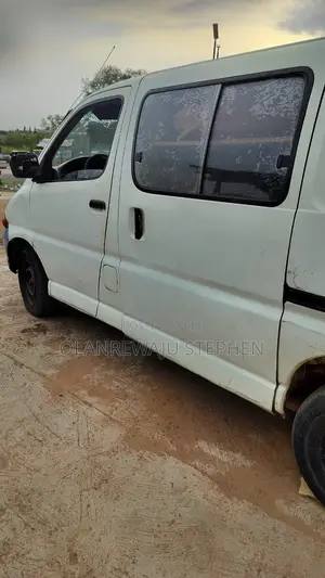 Toyota HiAce 2001 White