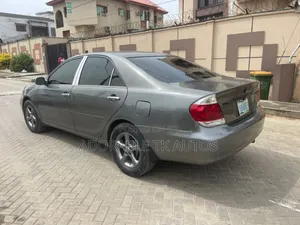 Toyota Camry LE 4dr Sedan (2.4L 4cyl 5A) 2005 Gray