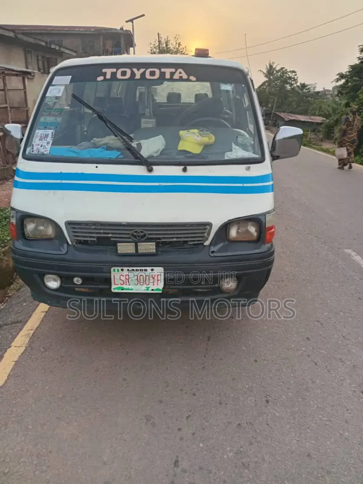 Toyota HiAce 2005 White