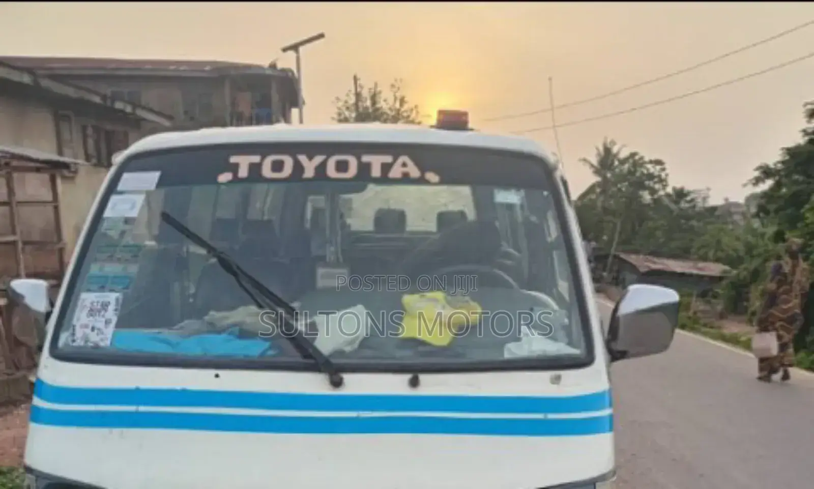 Toyota HiAce 2005 White