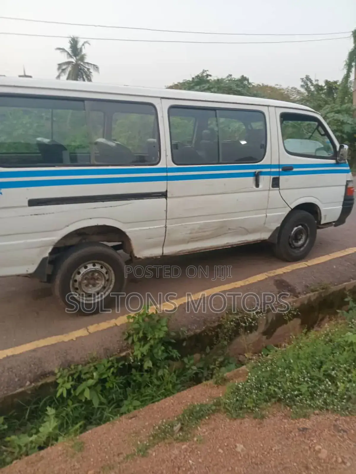 Toyota HiAce 2005 White