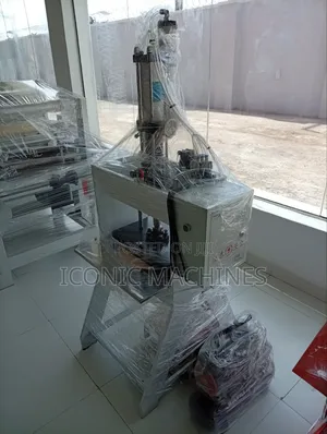 Pneumatic Punching Machine With Blades and Compressor