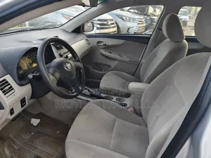 Toyota Corolla LE 4dr Sedan (1.8L 4cyl 4A) 2012 Silver