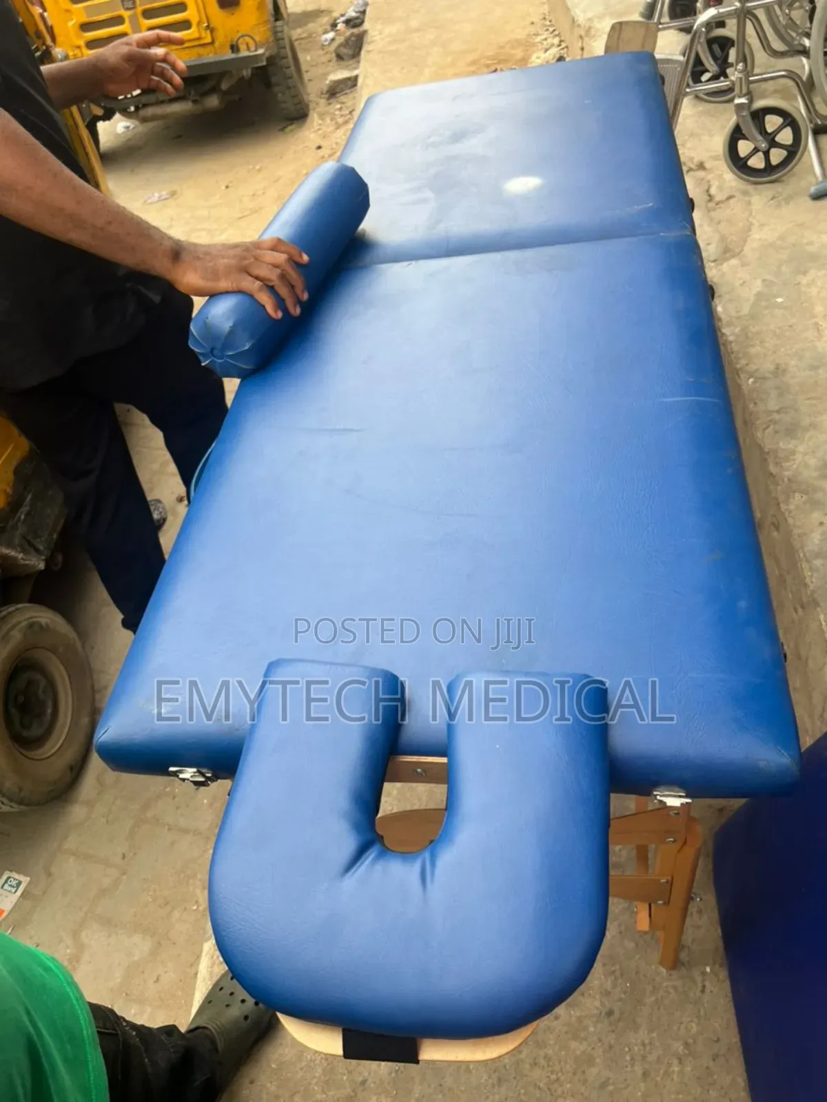 Foldable Massaging Couch With Recliner