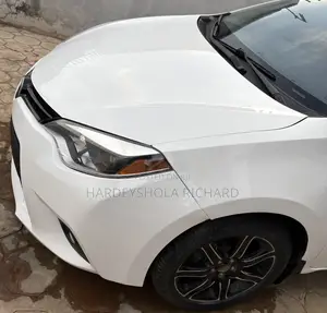Toyota Corolla L 4dr Sedan (1.8L 4cyl Manual) 2016 White