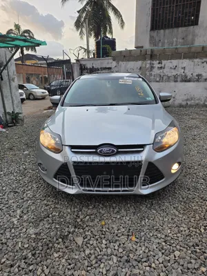 Ford Focus Titanium Sedan FWD (2.0L 4cyl 5M) 2013 Silver
