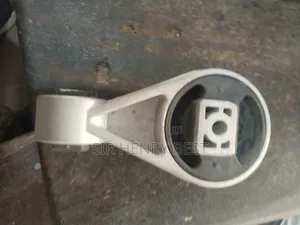 Engine Seat Upper.Ford Focus.2.0 L .2014