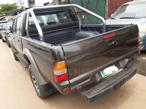 Mitsubishi L200 2003 Gray