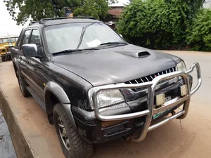 Mitsubishi L200 2003 Gray
