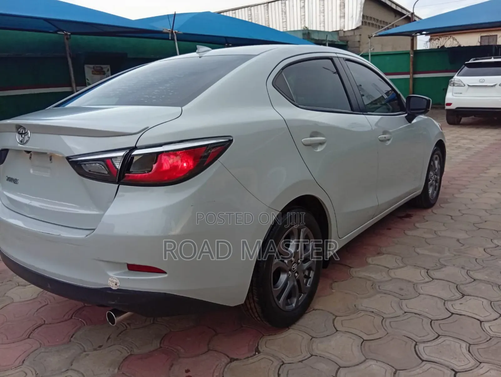 Toyota Yaris 2019 Silver