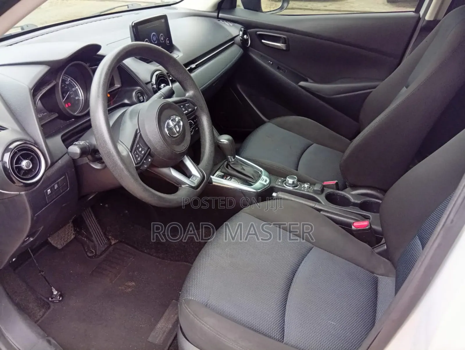 Toyota Yaris 2019 Silver