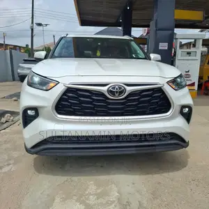 Toyota Highlander XLE 2022 White