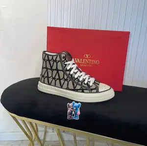 ` New Valentino Garavani Toile Iconographe Totaloop Calfskin